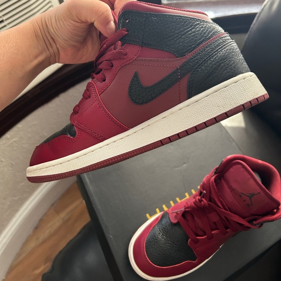 Jordan 1s - Picture 3 of 6